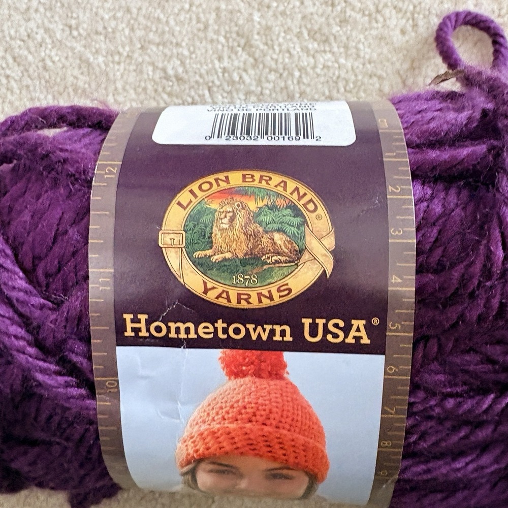 Lion Brand Yarn Hometown USA Portland Wine 5oz 81 Yd Super Bulky 6 - Picture 2 of 4